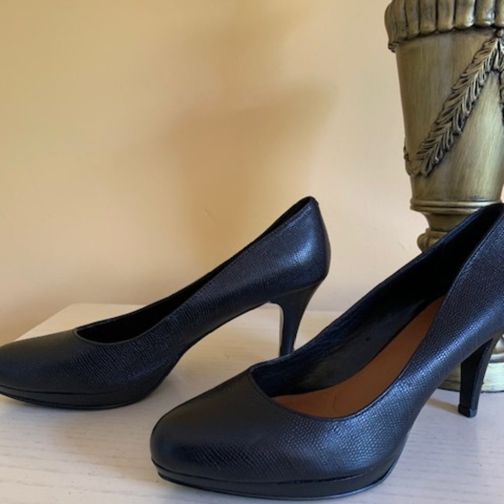 Black Pumps with small platform